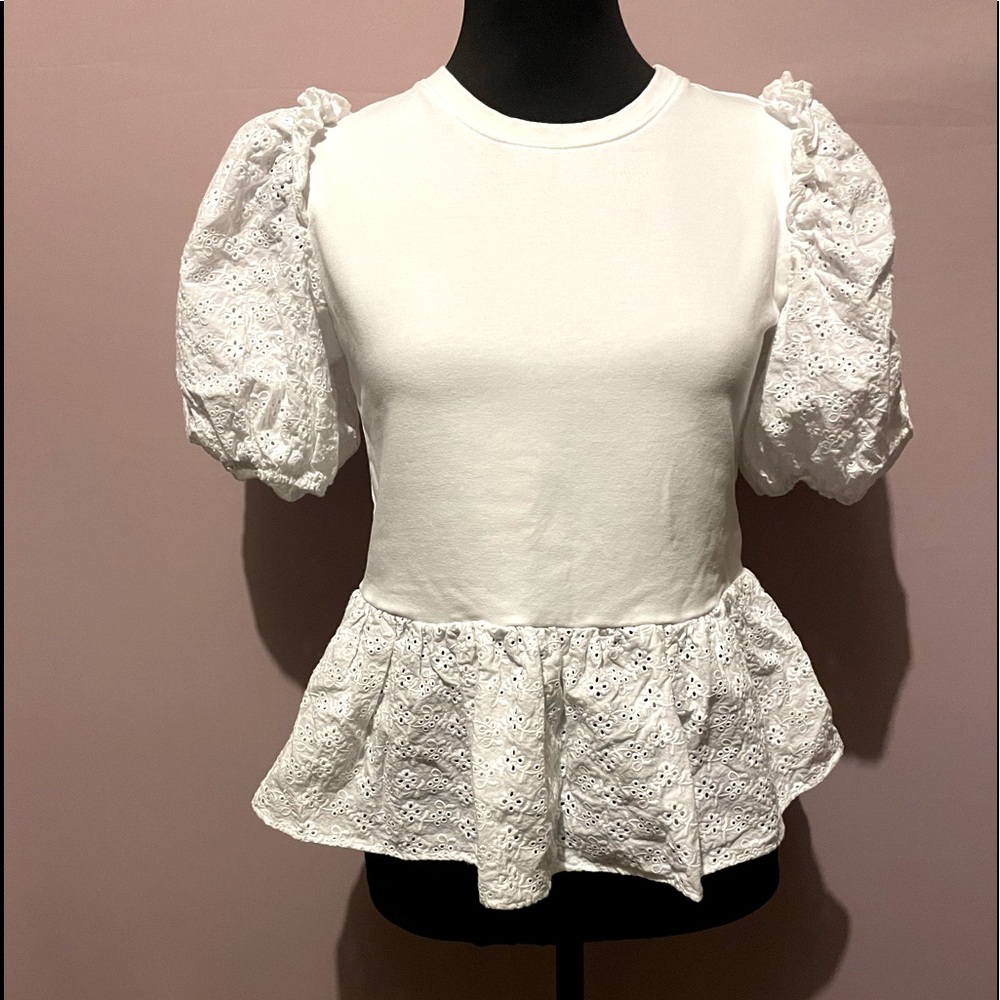 Chic white top!